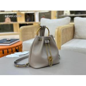CHLOEブランド 通販 激安    バッグ注目度UP！ カジュアルコーデオシャレ 26ＡＷ美品.