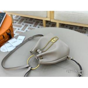 CHLOEブランド 通販 激安    バッグ注目度UP！ カジュアルコーデオシャレ 26ＡＷ美品.