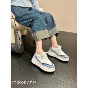 クロエスニーカー人気雑誌掲載 1年中活躍する 高級感演出ブランド コピー 販売 店.