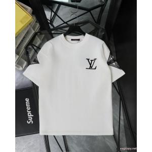 ブランド 品 コピーHOT新作登場 愛用ブランド 旬スタイルに早変わり!LOUIS VUITTON半袖Tシャツ