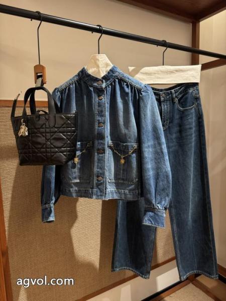 デニムの服甘過ぎず大人な印象に 安全発送 海外限定ブランド 通販 激安クロエ. 1